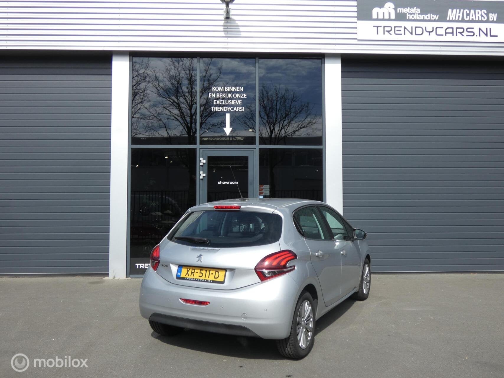 Peugeot 208 1.2 PureTech Allure / AppleCarPlay, Voorwielaandrijving, Euro 6, Automatische klimaatregeling, 23 km/l
