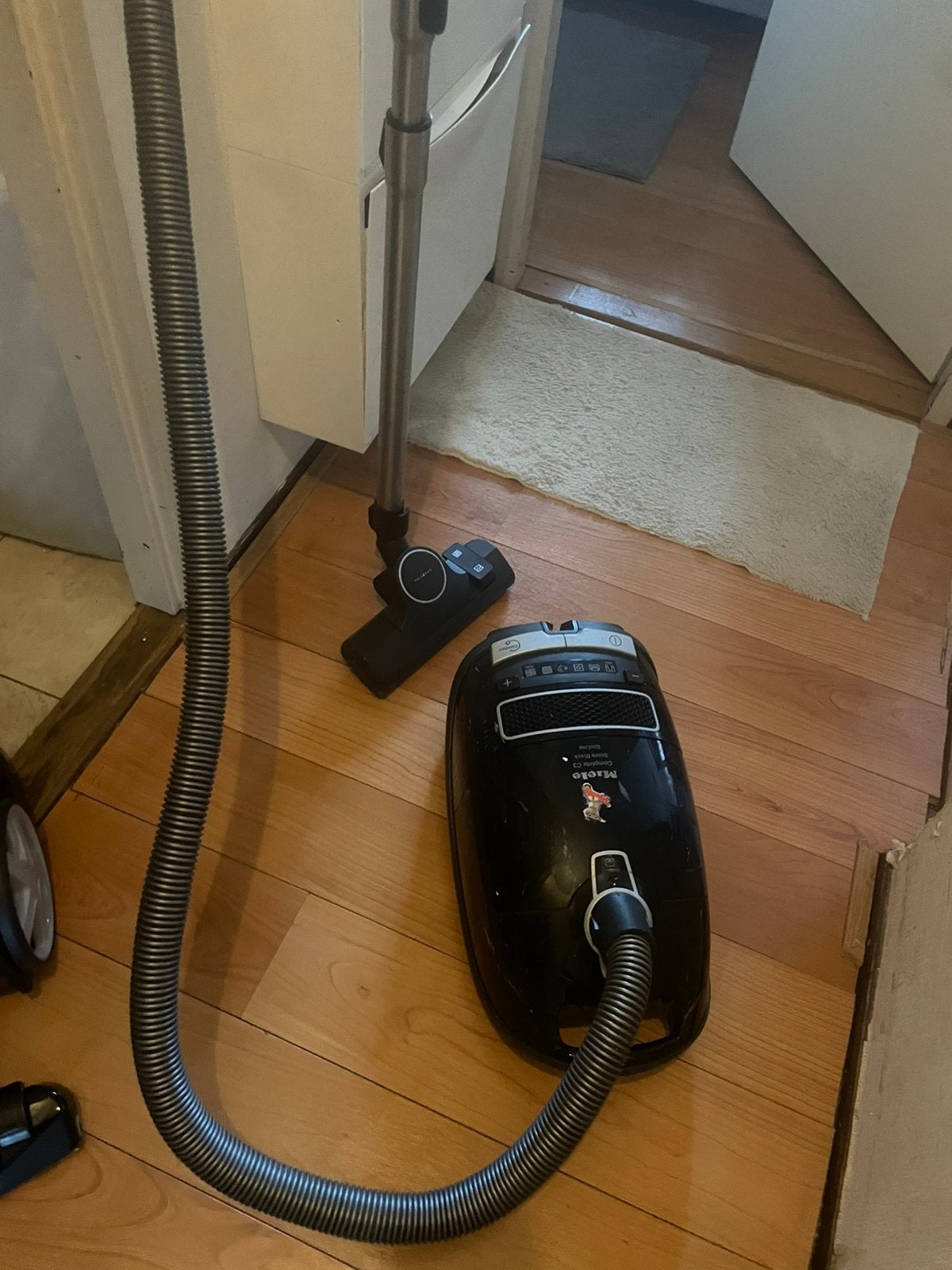 Miele stofzuiger defect, Ophalen, Zo goed als nieuw
