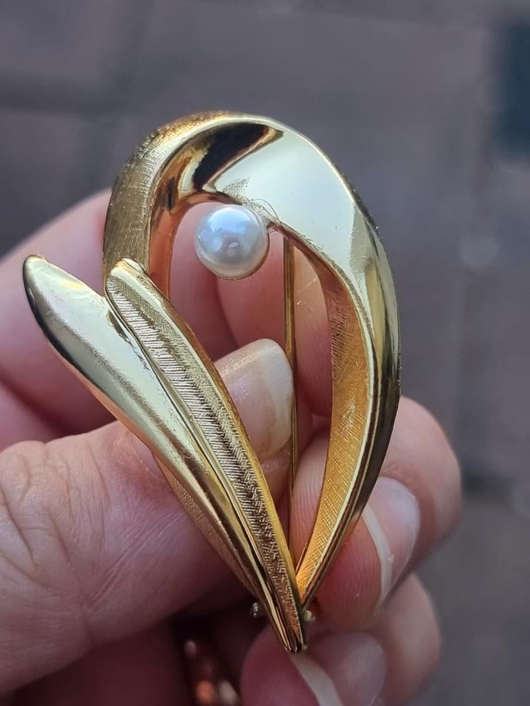 Vintage 1980 verguld 18kt bloem broche, Ophalen of Verzenden, Zo goed als nieuw, Goud, Goud