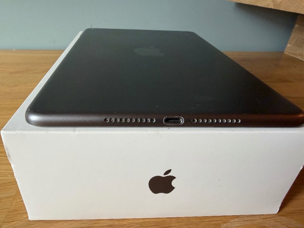 Foto 6 van Apple iPad mini 5 – 64GB – Space Grey – Met doos en lader