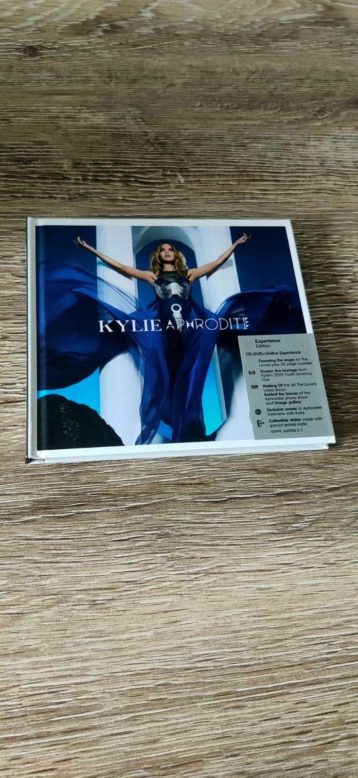 Popmuziek CD + DvD - Kylie Minogue - Aphrodite, Ophalen of Verzenden, Zo goed als nieuw