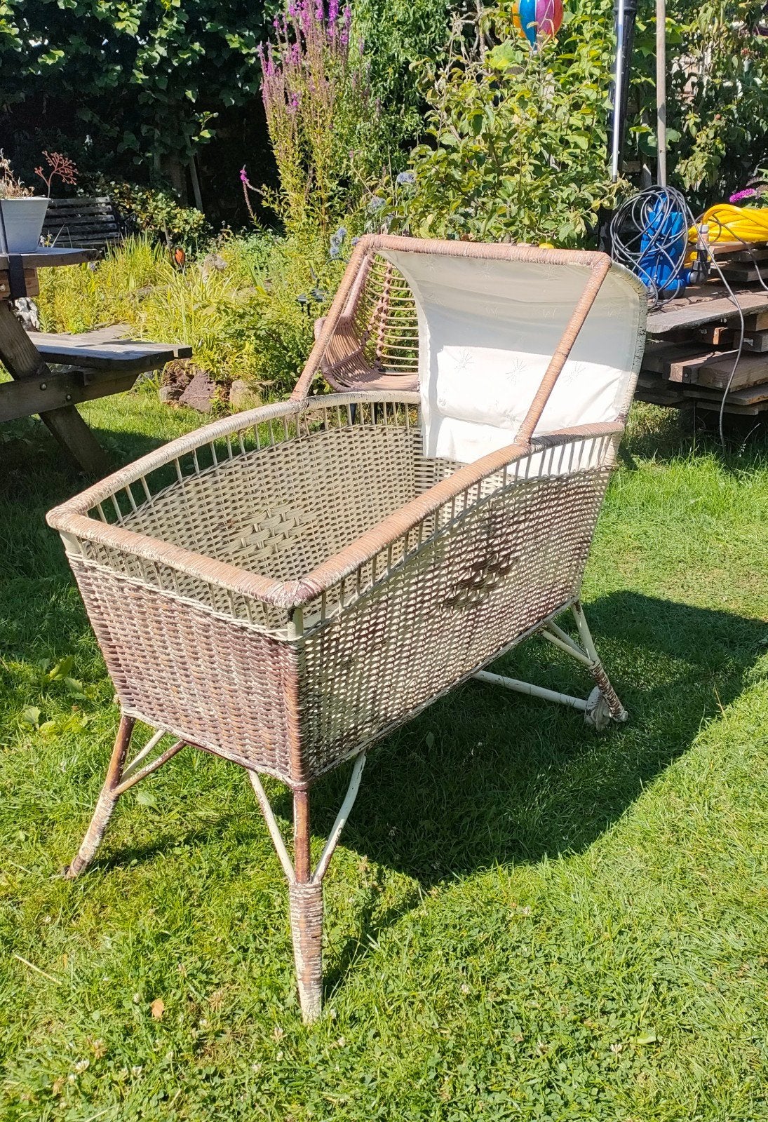 Vintage rieten wieg met kap - charmant en uniek, Ophalen, Gebruikt, Wieg
