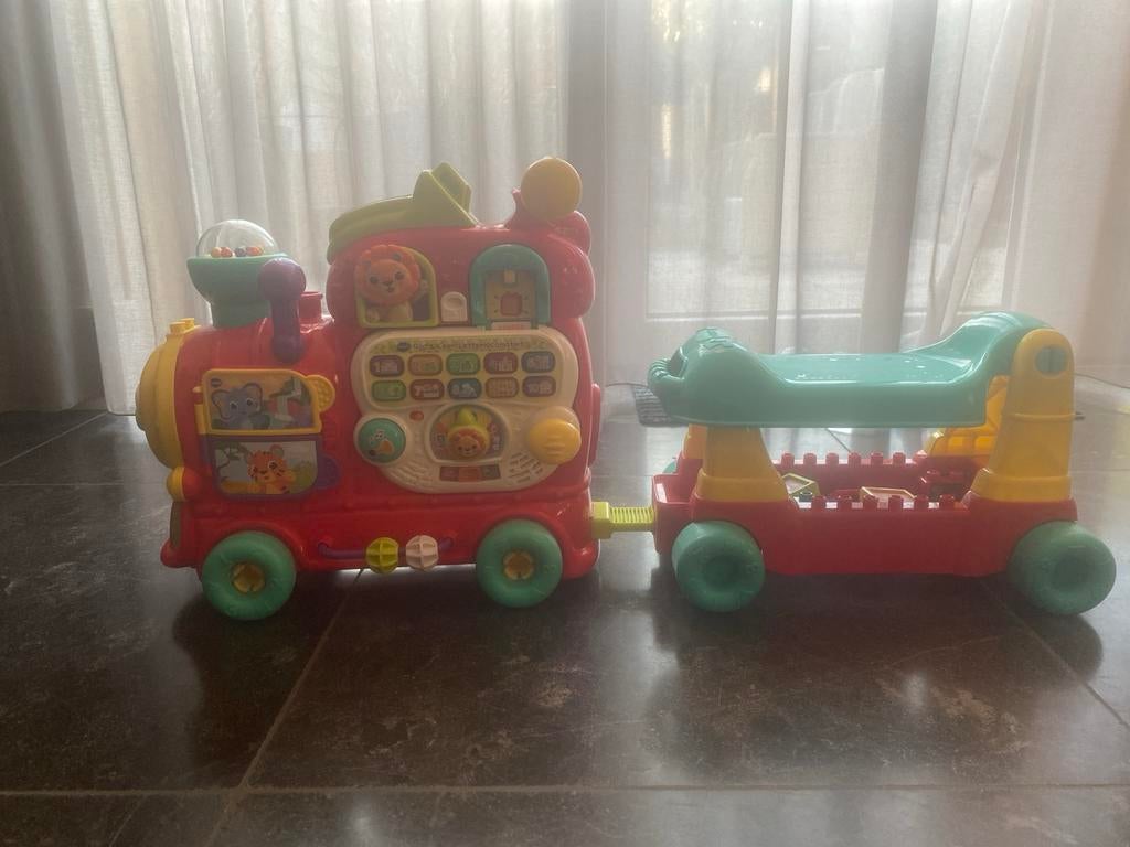 VTech Rij & Leer Letterlocomotief loopwagen, Ophalen, Zo goed als nieuw, 6 maanden tot 2 jaar
