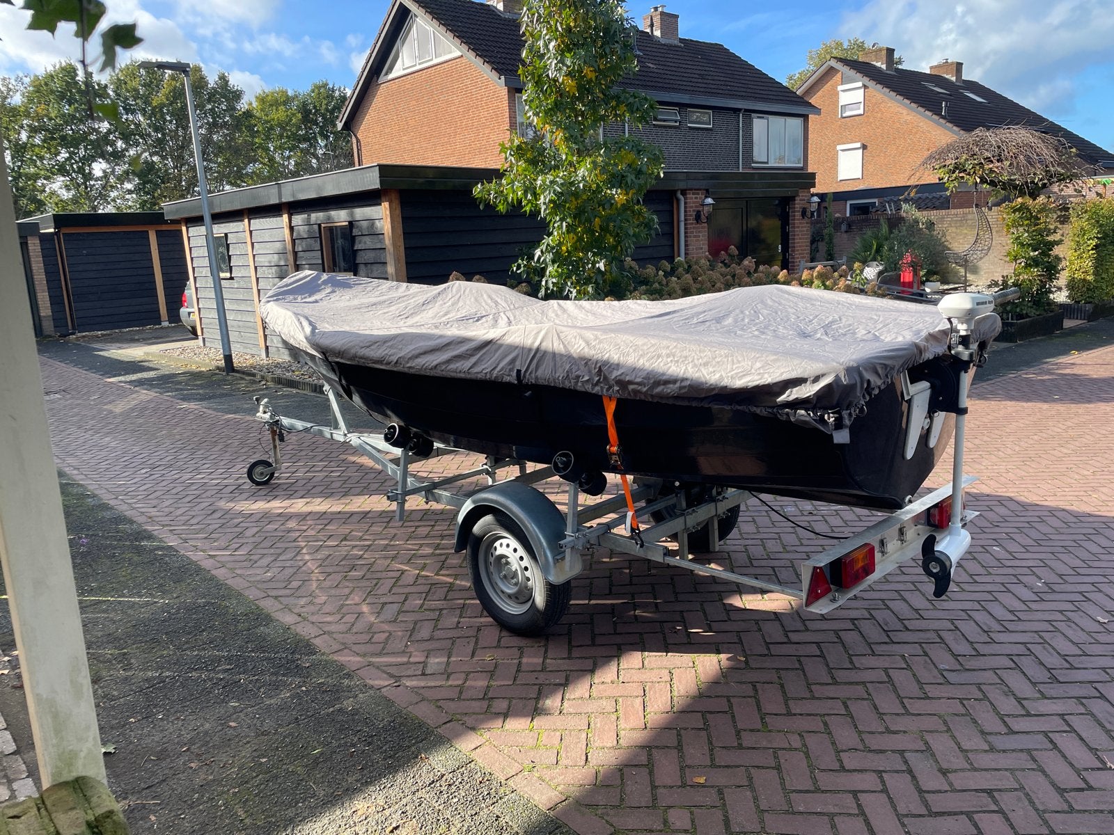 Visboot met trailer en elektromotoren, Afdekzeil, Buitenboordmotor, Ophalen of Verzenden, Zo goed als nieuw