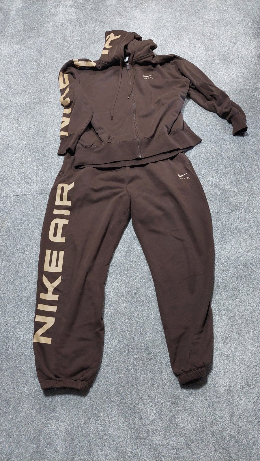 Nike Air Trainingspak Bruin Maat L, Kleding | Dames, Sportkleding, Gedragen, Overige typen, Maat 42/44 (L), Bruin, Ophalen of Verzenden