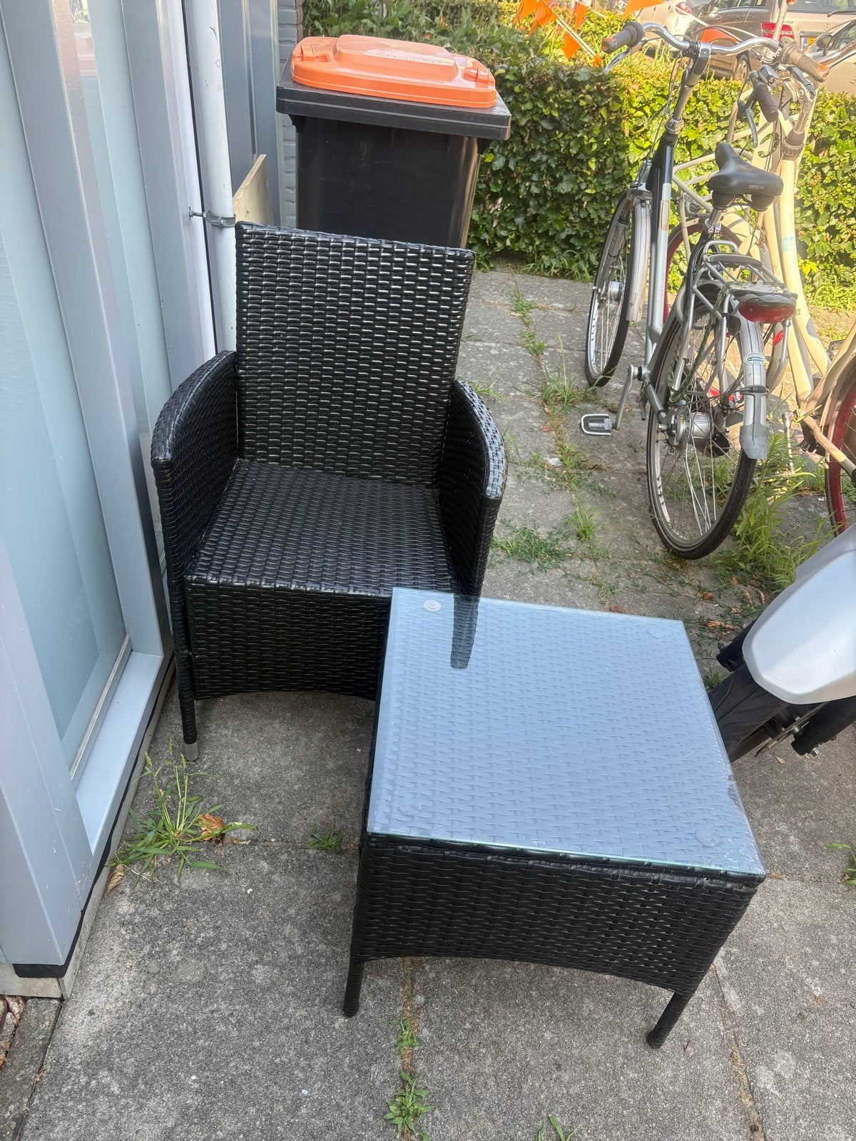 Zwarte Wicker Tuinstoel met Bijzettafel, Tuin en Terras, Ophalen, Gebruikt, Wicker, Stoel