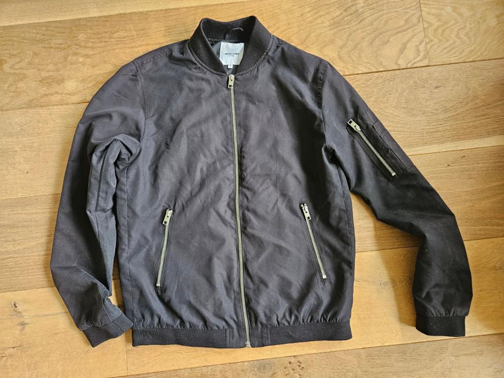 Jack & Jones Zwarte Bomberjack Maat S, Kleding | Heren, Jassen | Zomer, Zwart, Ophalen of Verzenden, Gedragen, Jack & Jones
