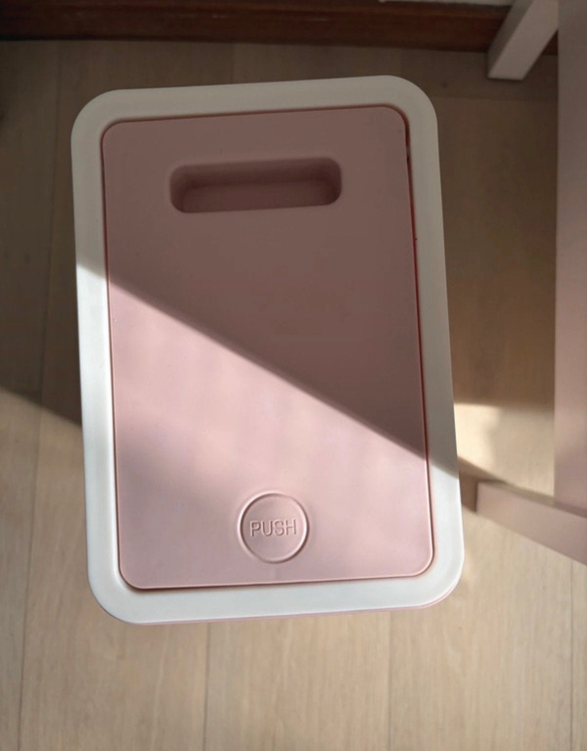 Roze prullenbak met push-deksel, 50 – 75, Kunststof, Gebruikt, Ophalen of Verzenden