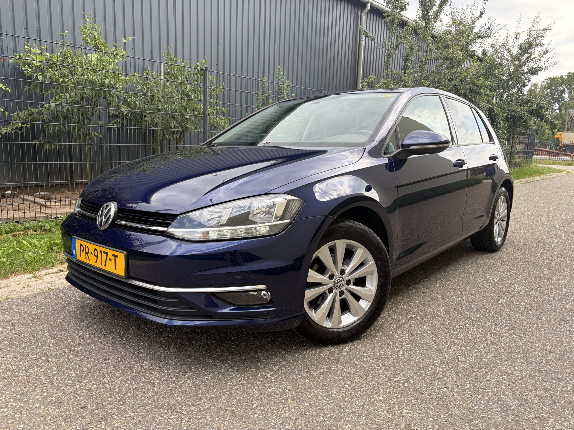 Volkswagen Golf 1.0 TSI Comfortline / 5-DEURS / NAVI / CARPL, Gebruikt, Euro 6, Blauw, Origineel Nederlands