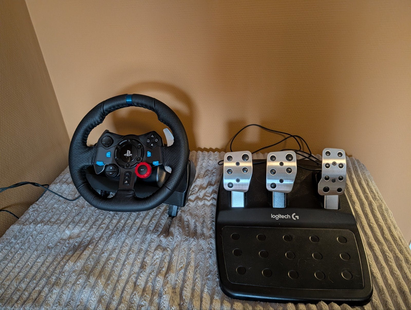 Logitech G29 Driving Force Racestuur met Pedalen, Ophalen, Racestuur, Force feedback, Zo goed als nieuw