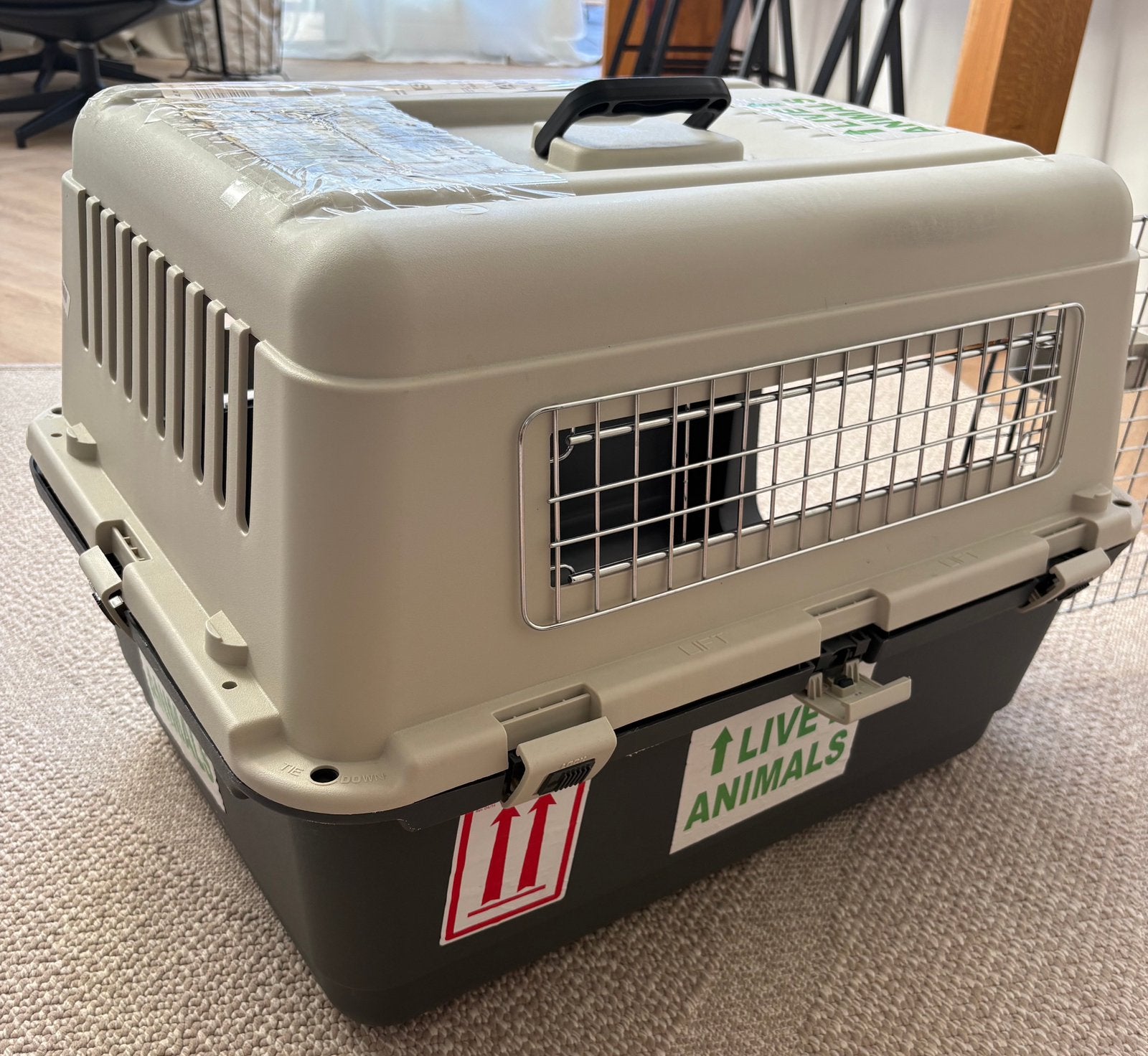 Pet transport crate, Ophalen, Zo goed als nieuw