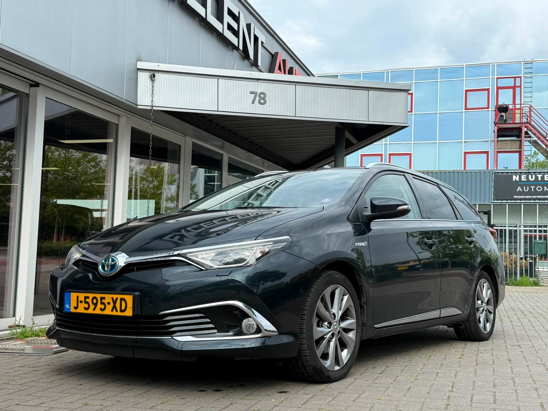 Toyota Auris Touring Sports 1.8 Hybrid Executive, Auto's, Toyota, Gebruikt, Automatische klimaatregeling, 25 km/l, Te koop