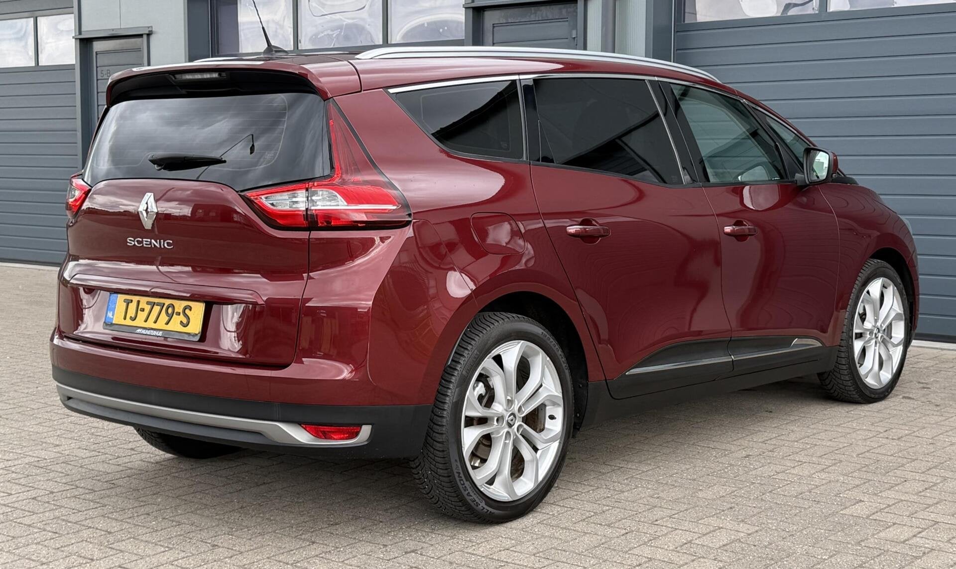 Renault Grand Scenic 1.2 TCe 116pk Intens | 7 Persoons | Nie, Voorwielaandrijving, Automatische klimaatregeling, Stof, Gebruikt