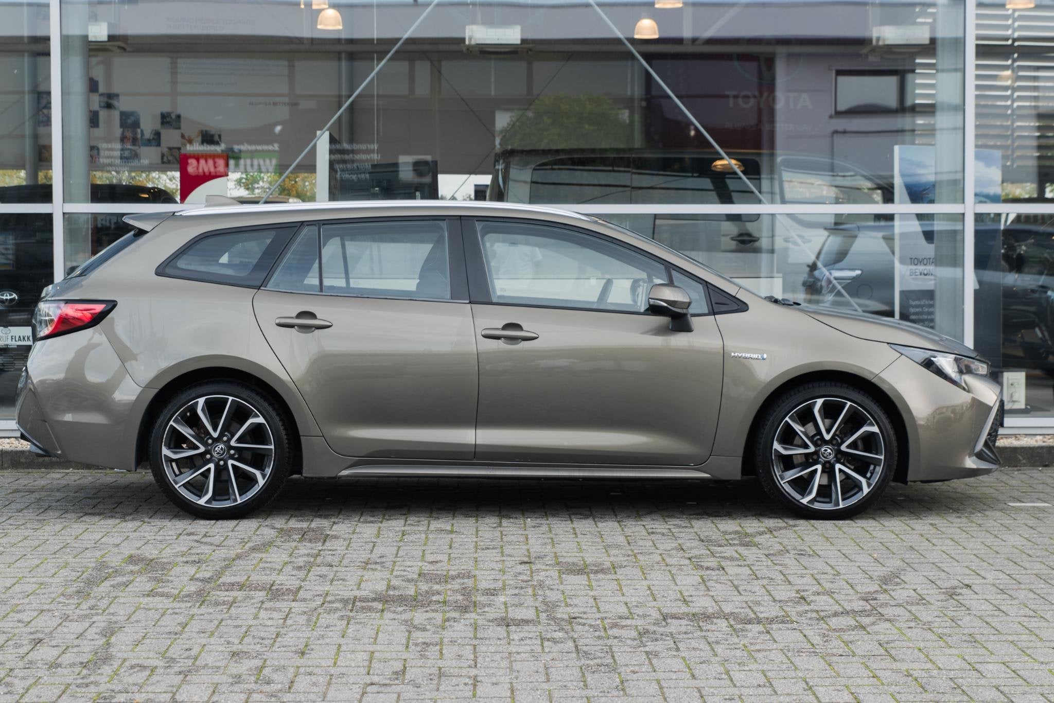 Toyota Corolla Touring Sports 2.0 Hybrid Dynamic, 1345 kg, Gebruikt, 4 cilinders, Corolla
