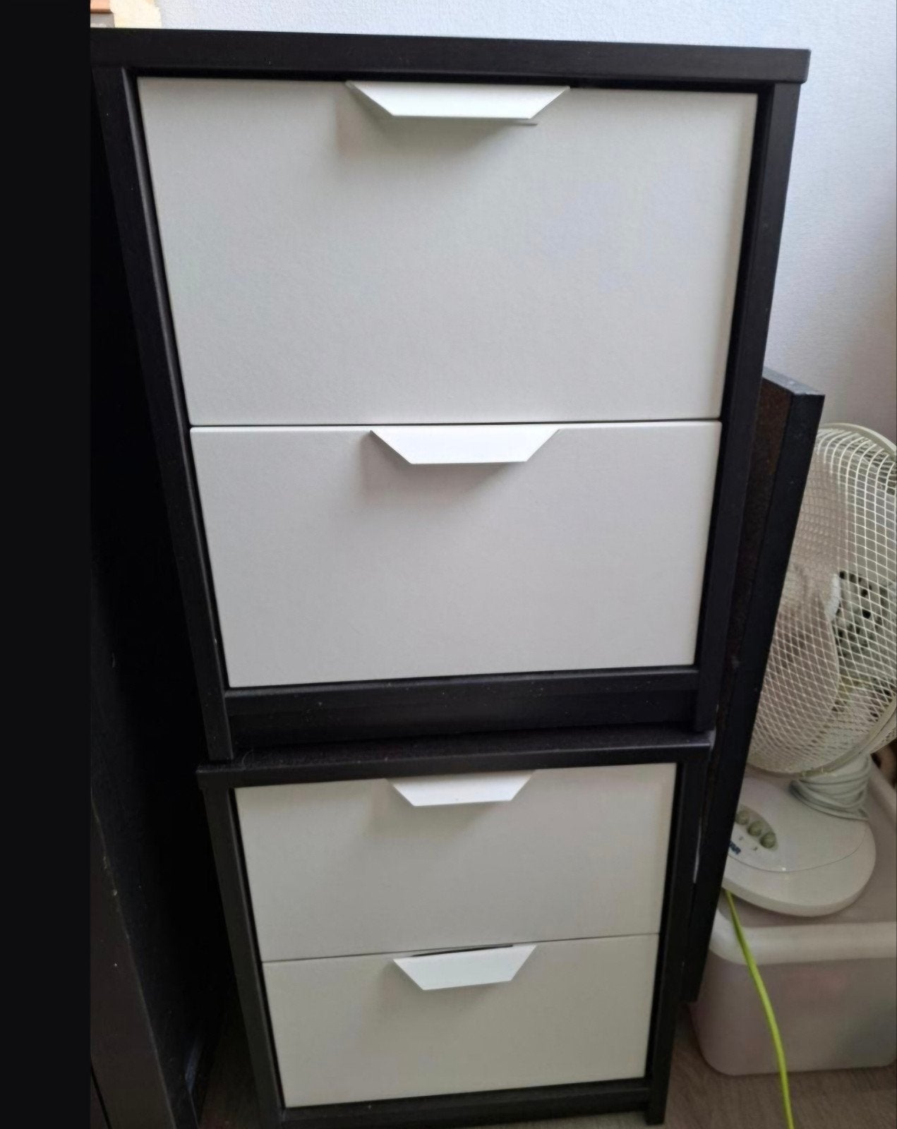 2 zwart/witte nachtkastjes, Ophalen, Overige materialen, Minder dan 50 cm, Gebruikt