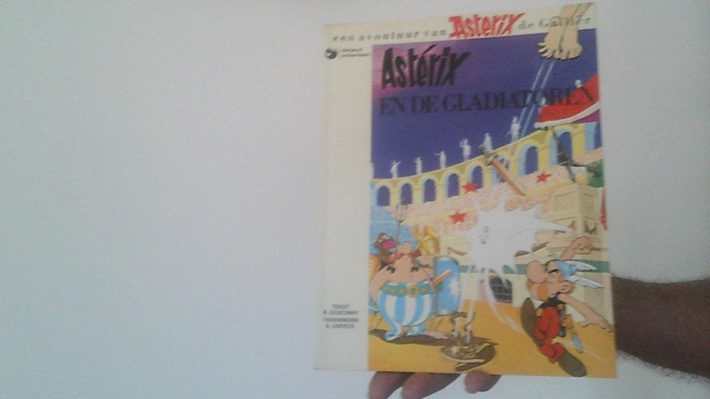 asterix nr 9 asterix en de gladiatoren dargaud uit 1977, Eén stripboek, Ophalen of Verzenden, Zo goed als nieuw