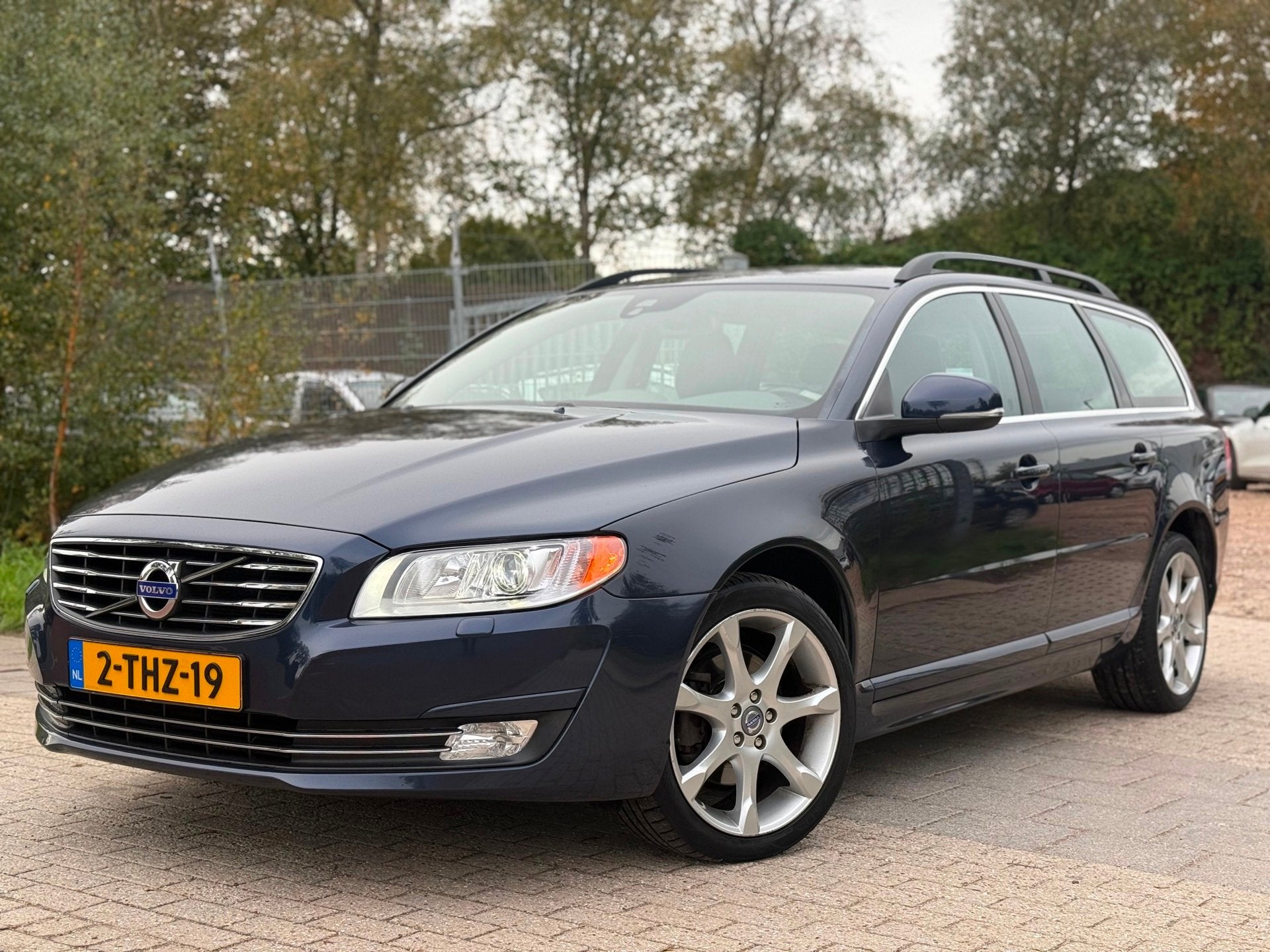 Volvo V70 1.6 T4 Nordic+ AUTOM. AIRCO CRUISE LEDER NAVI PDC, Auto's, 4 cilinders, Blauw, 1600 kg, 84 €/maand