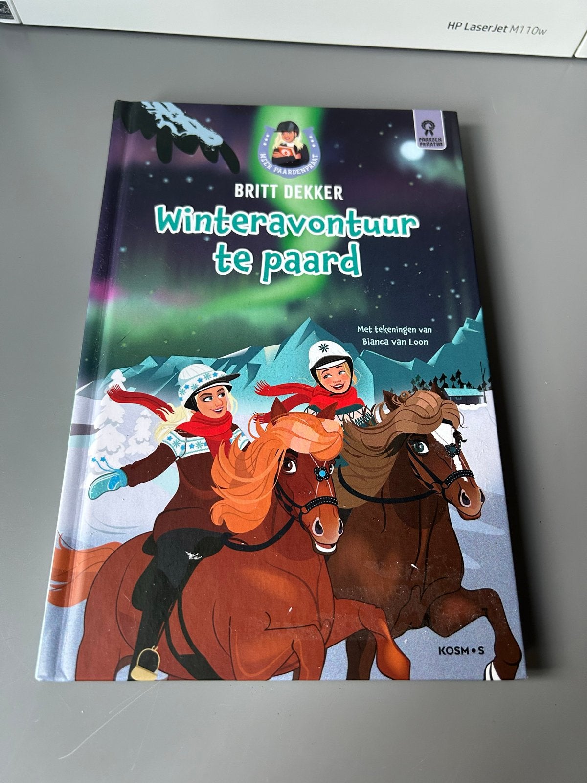 Britt Dekker - Winteravontuur te paard (kinderboek), Ophalen of Verzenden, Zo goed als nieuw, Fictie algemeen