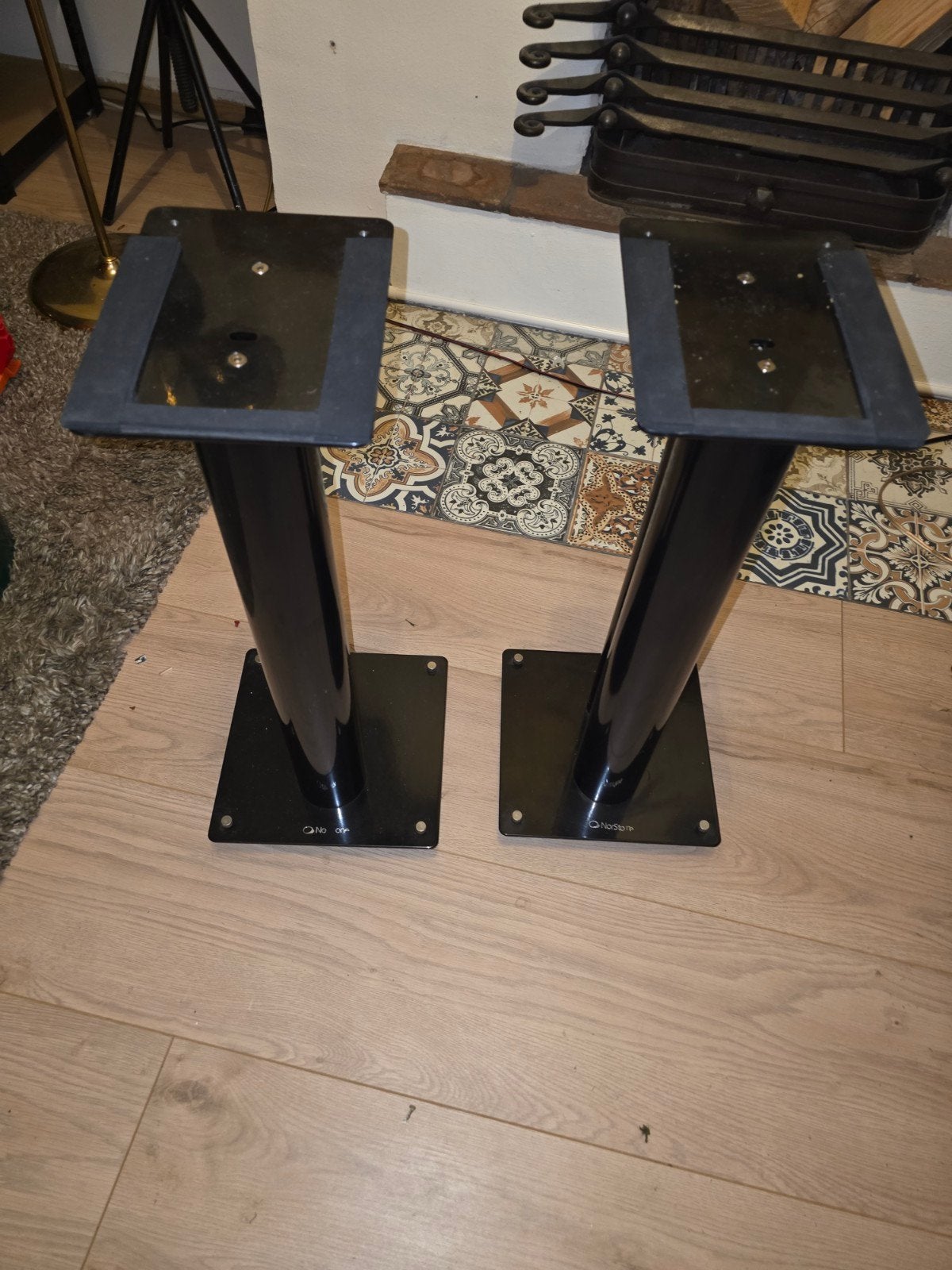 NorStone Stylum 2 Luidsprekerstandaarden (set van 2), Inclusief standaarden, Overige typen, Zo goed als nieuw, Minder dan 60 watt