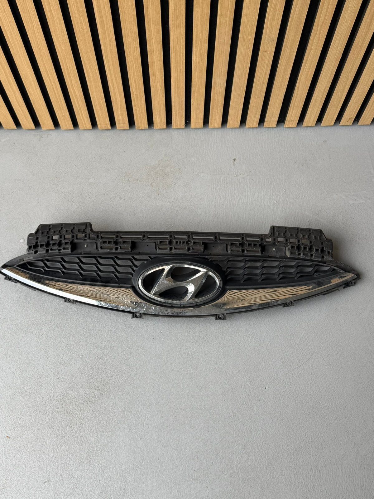 Originele Hyundai ix20 grille 2010-2015 | 86351-1K010, Gebruikt, Voor, Ophalen of Verzenden, Bumper