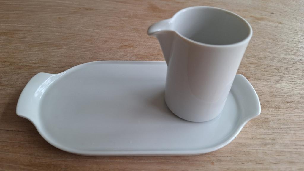 Mosa - Wit porseleinen schaaltje met kannetje, Ophalen of Verzenden, Overige stijlen, Porselein, Schaal of Schalen