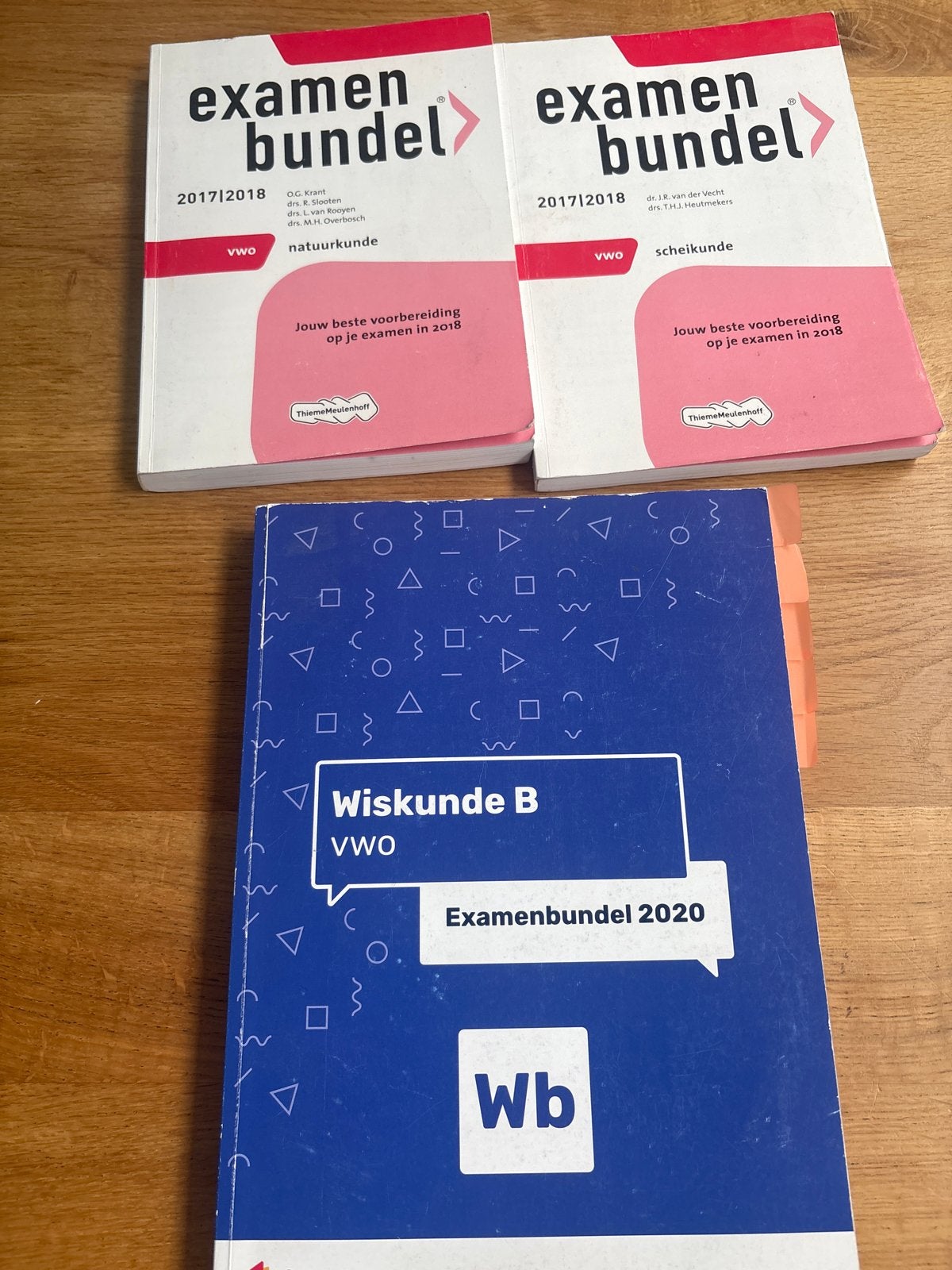 Examenbundels VWO Natuurkunde, Scheikunde, Wiskunde B, Boeken, Ophalen of Verzenden, Gelezen, VWO, Natuurkunde