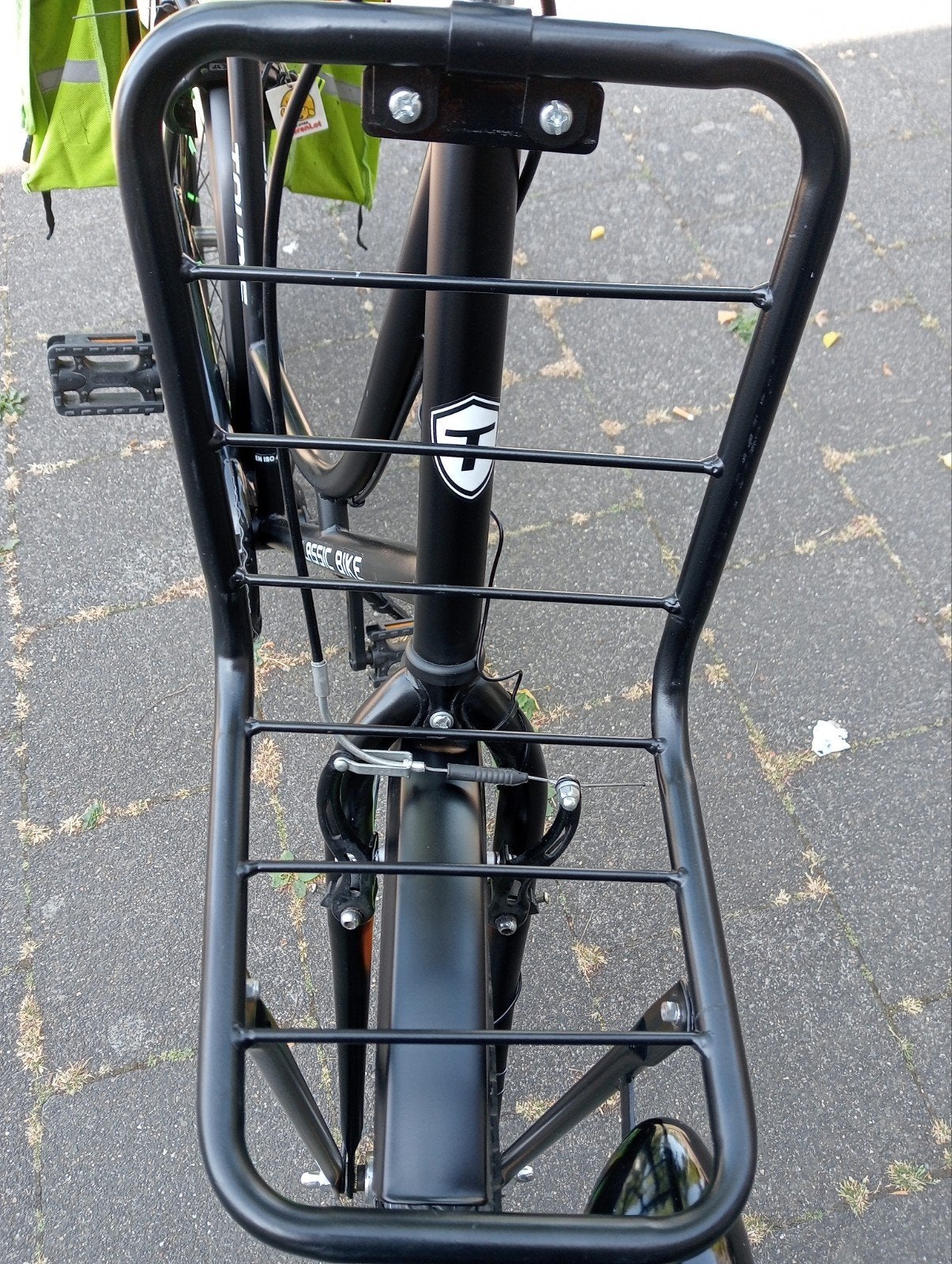 Stevige zwarte voordrager met stuur bevestiging., Fietsen en Brommers, Fietsaccessoires | Bagagedragers, Ophalen, Zo goed als nieuw