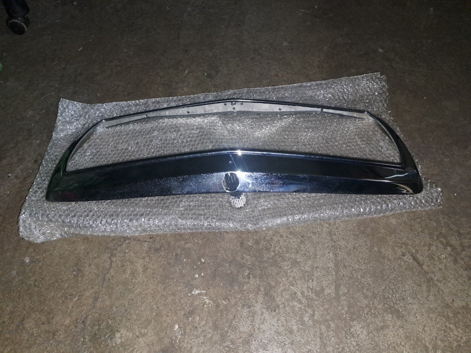 Grille Mercedes-Benz W123 - Nieuw, Auto-onderdelen, Ophalen of Verzenden, Nieuw, Mercedes-Benz, Bumper
