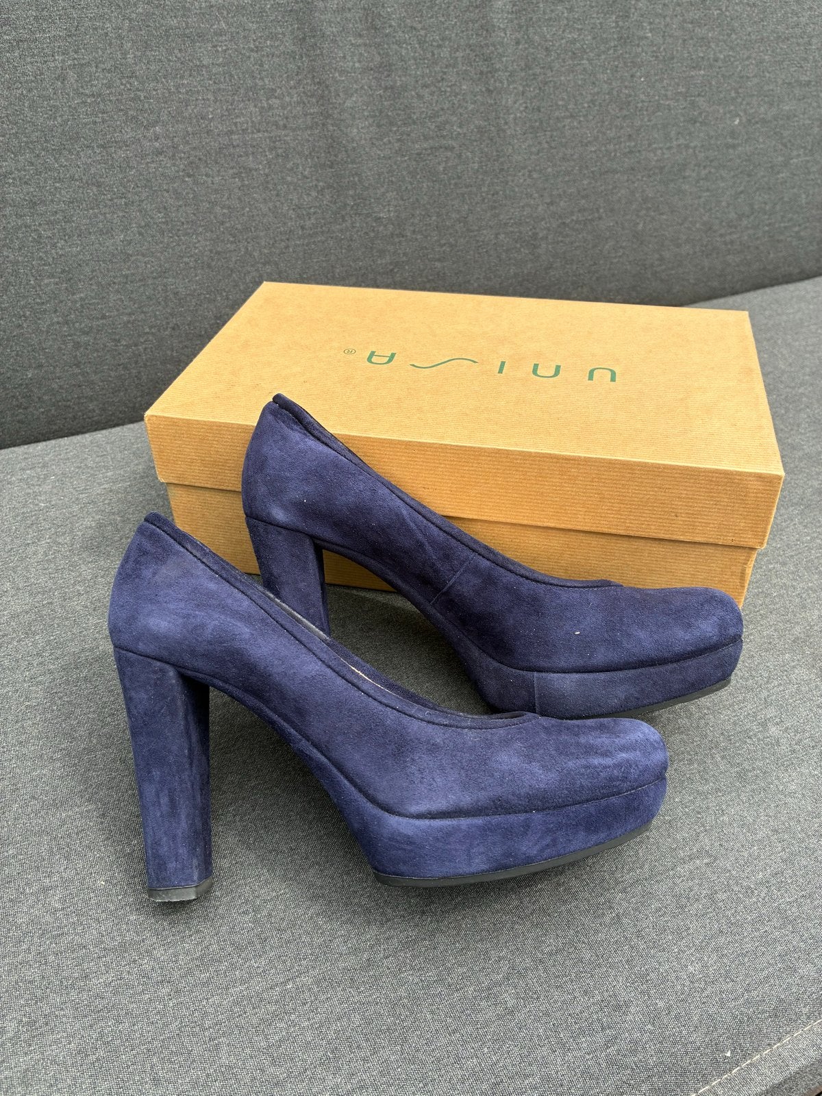 Unisa suède pumps met plateauzool - Maat 37, Ophalen of Verzenden, Zo goed als nieuw, Blauw, Pumps