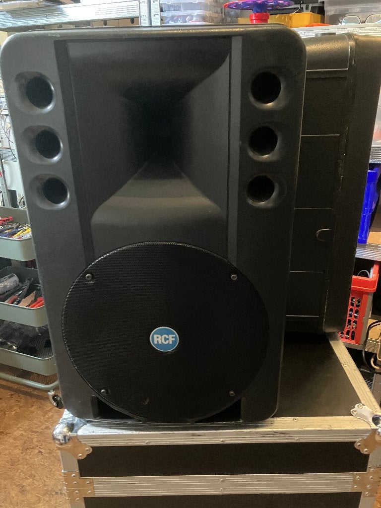 RCF ART 200A actieve speakers, set van 2 met statieven, Gebruikt, Speakerset, Inclusief kabels, Ophalen