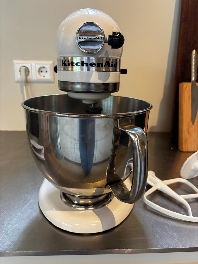 KitchenAid Artisan Keukenmachine - Wit, Witgoed en Apparatuur, Keukenmixers, 4 liter of meer, Ophalen of Verzenden, Gebruikt, 3 snelheden of meer