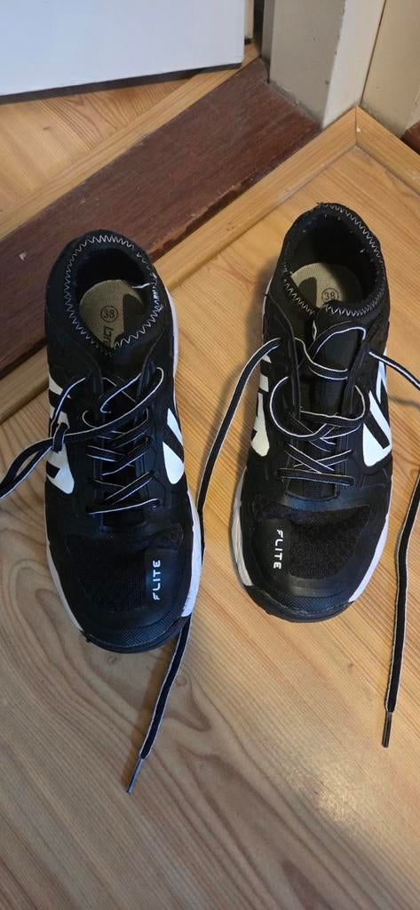 Kunstgras schoenen maat 38, Sport en Fitness, Korfbal, Ophalen, Zo goed als nieuw, Schoenen