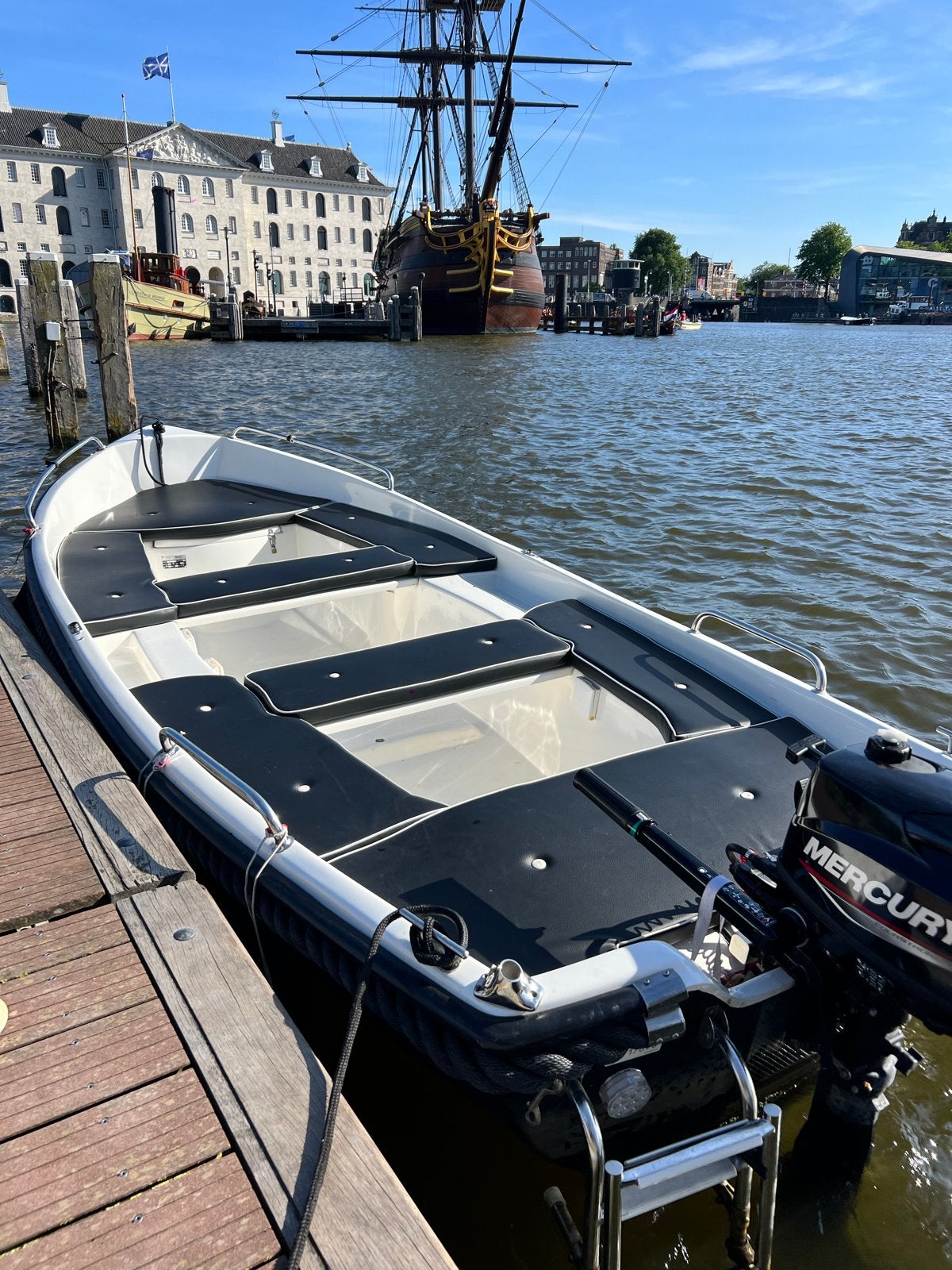 Liberty 4,20m  Sloep + Mercury 4PK – Zeer nette staat, Watersport en Boten, Overige merken, Buitenboordmotor, Sloep, Kussenset