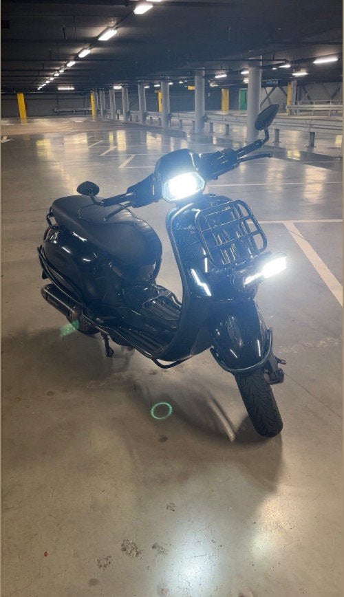 Vespa sprint full option akrapoviç, Ophalen, Overige modellen, Maximaal 45 km/u, Zo goed als nieuw