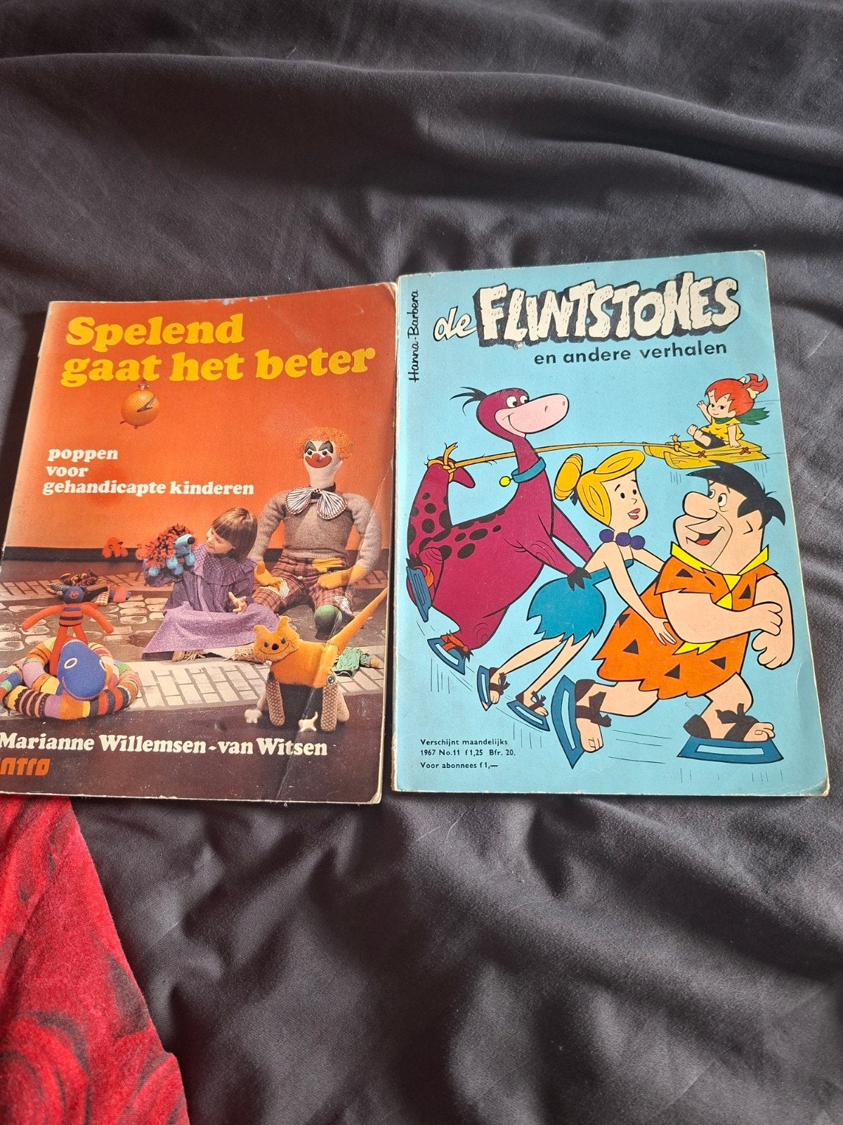 De Flintstones en Spelend gaat het beter - 2 boeken, Meerdere stripboeken, Ophalen of Verzenden, Gelezen, Hanna-Barbera, Marianne Willemsen-van Witsen