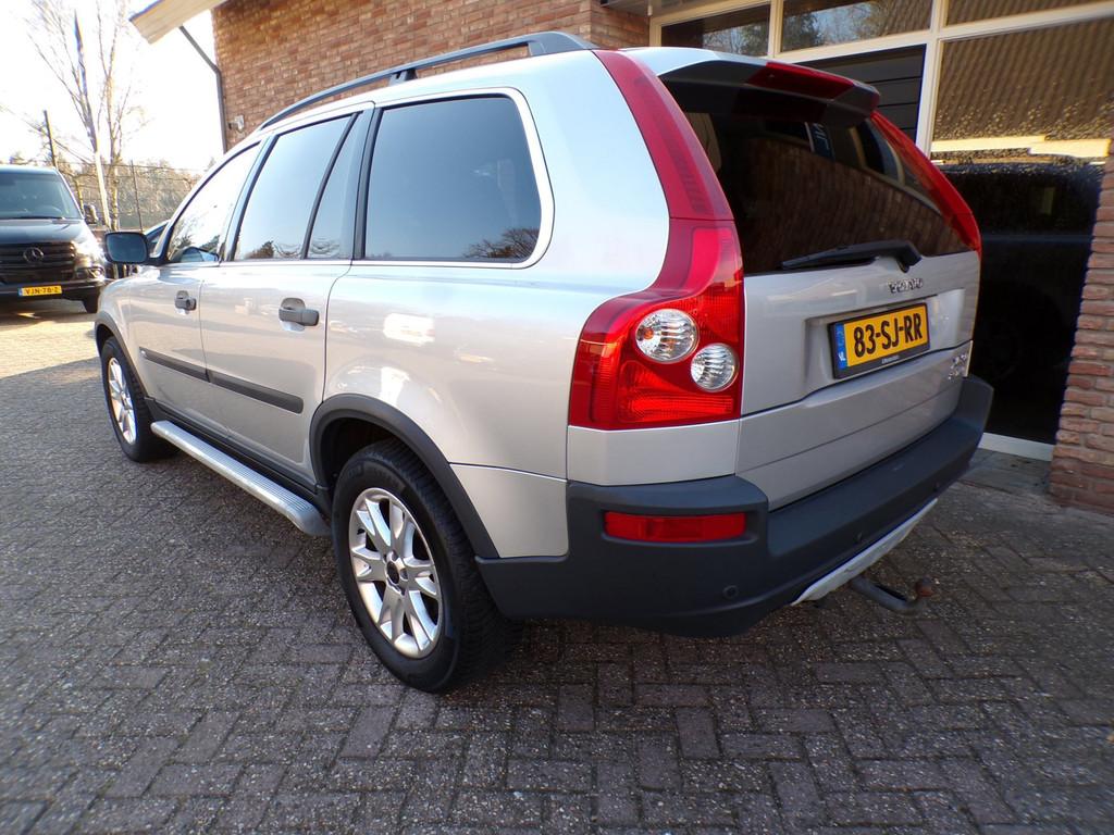 Volvo XC90 2.5 T Exclusive Automaat / Leder / Navi / 7 Perso, Auto's, Volvo, Gebruikt, Zwart, 7 stoelen, 2521 cc