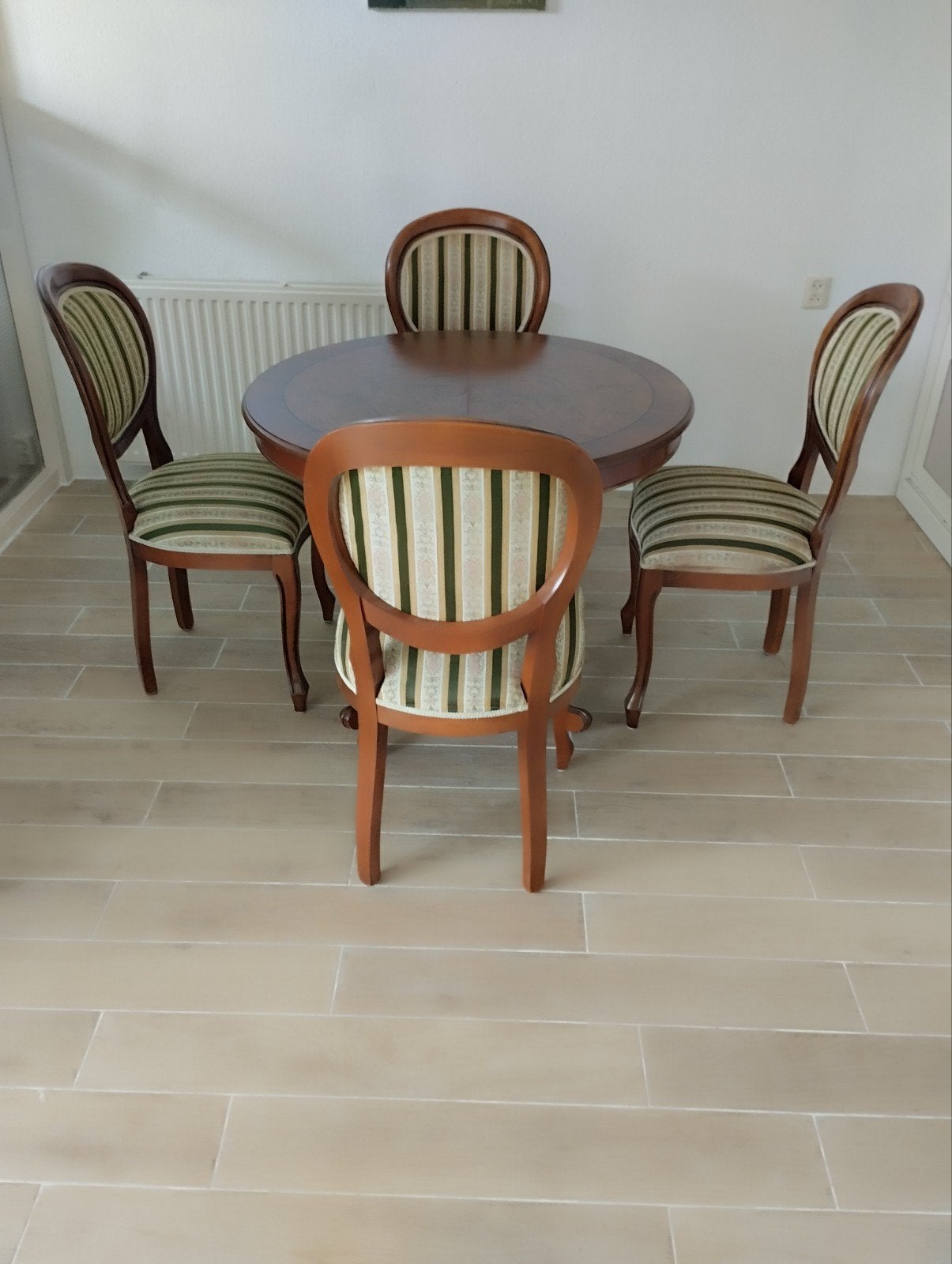 Biedermeier eettafel + 4 stoelen | Notenhout | Uitschuifbaar, Ophalen of Verzenden