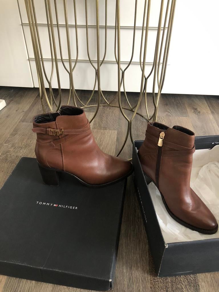 Tommy hillfiger schoenen maata 39, Ophalen of Verzenden, Zo goed als nieuw, Zwart, Sneakers of Gympen