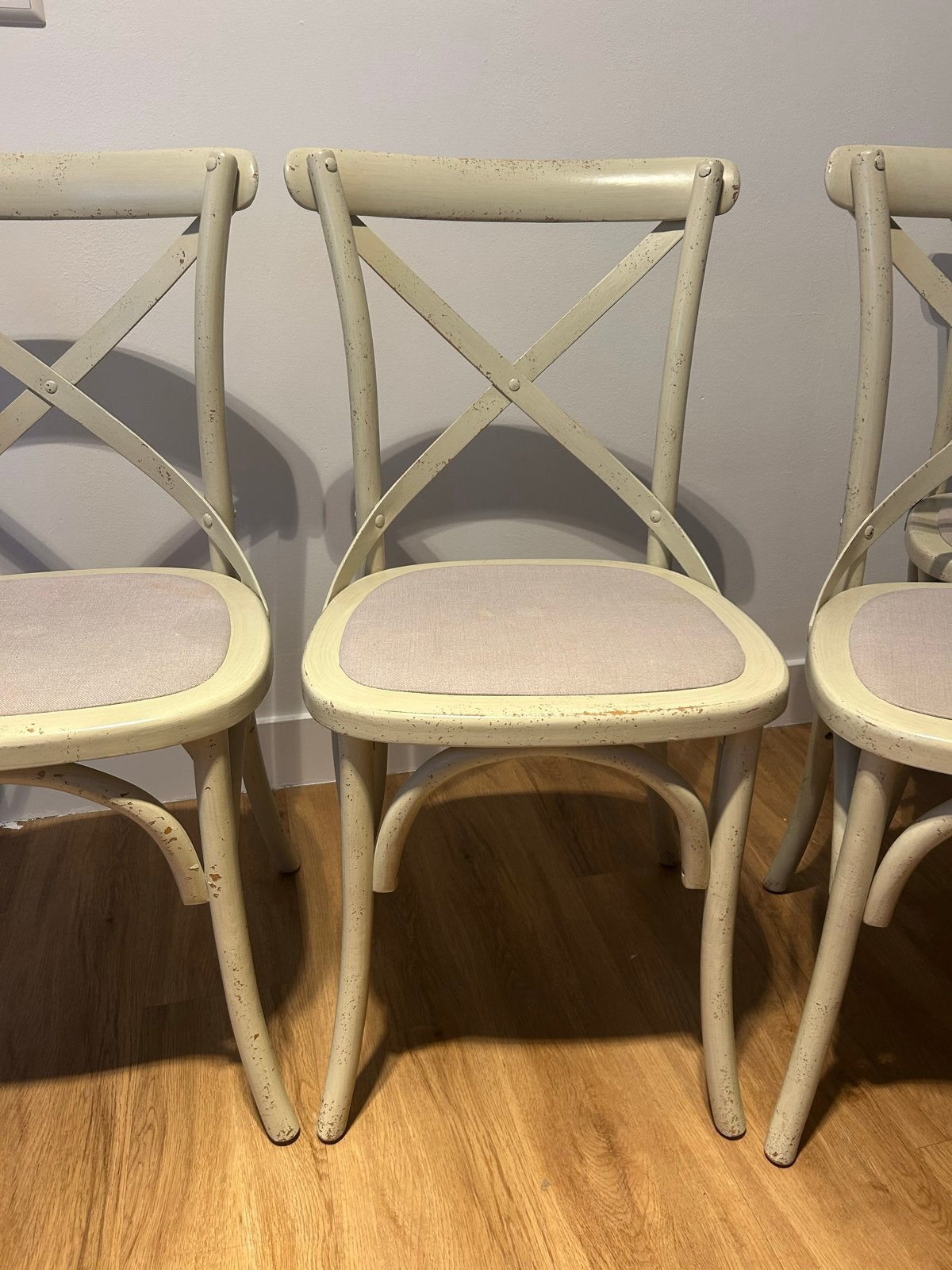 4 white dining chairs, Ophalen