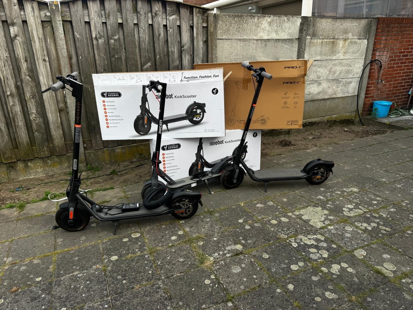 Elektrische steps: Segway Ninebot en Ducati, Ophalen of Verzenden, Elektrische step (E-scooter)