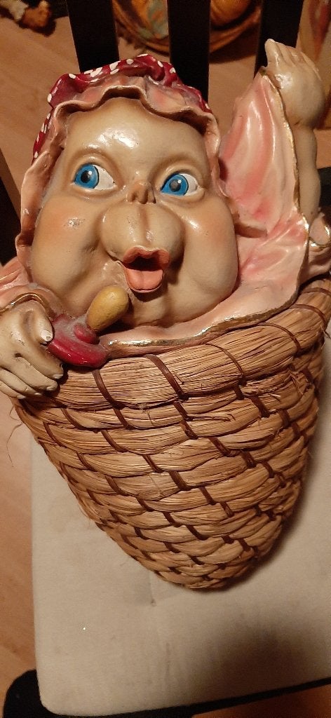 laven efteling baby in mand zonder deksel, Ophalen of Verzenden, Zo goed als nieuw, Beeldje of Poppetje