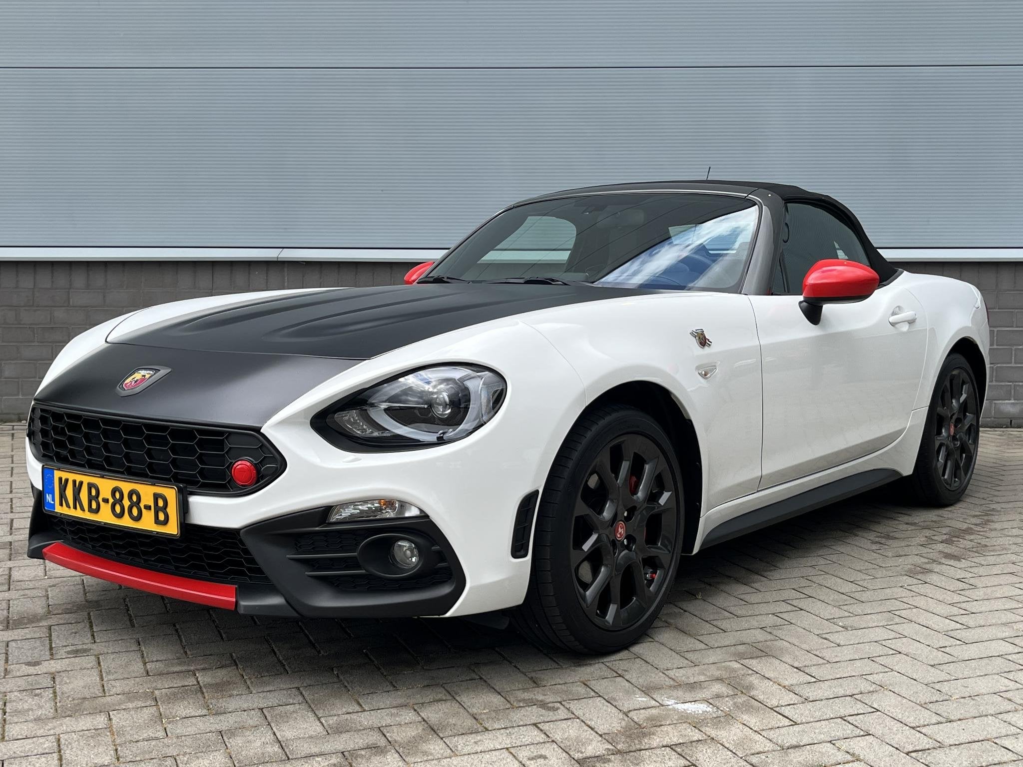 Fiat Abarth 124 Spider 1.4 MultiAir Turbo Automaat | Volledi, Gebruikt, 4 cilinders, Cabriolet, 1055 kg