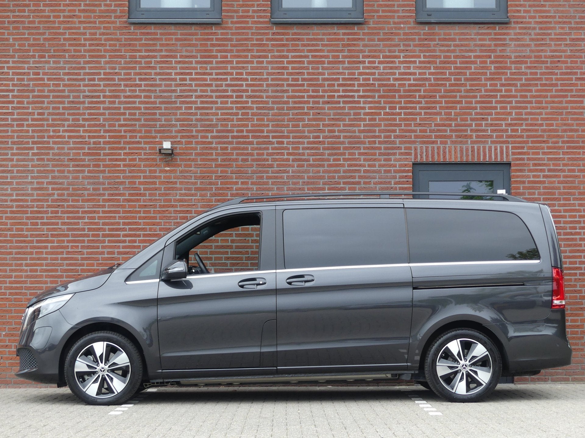 Mercedes-Benz Eqv