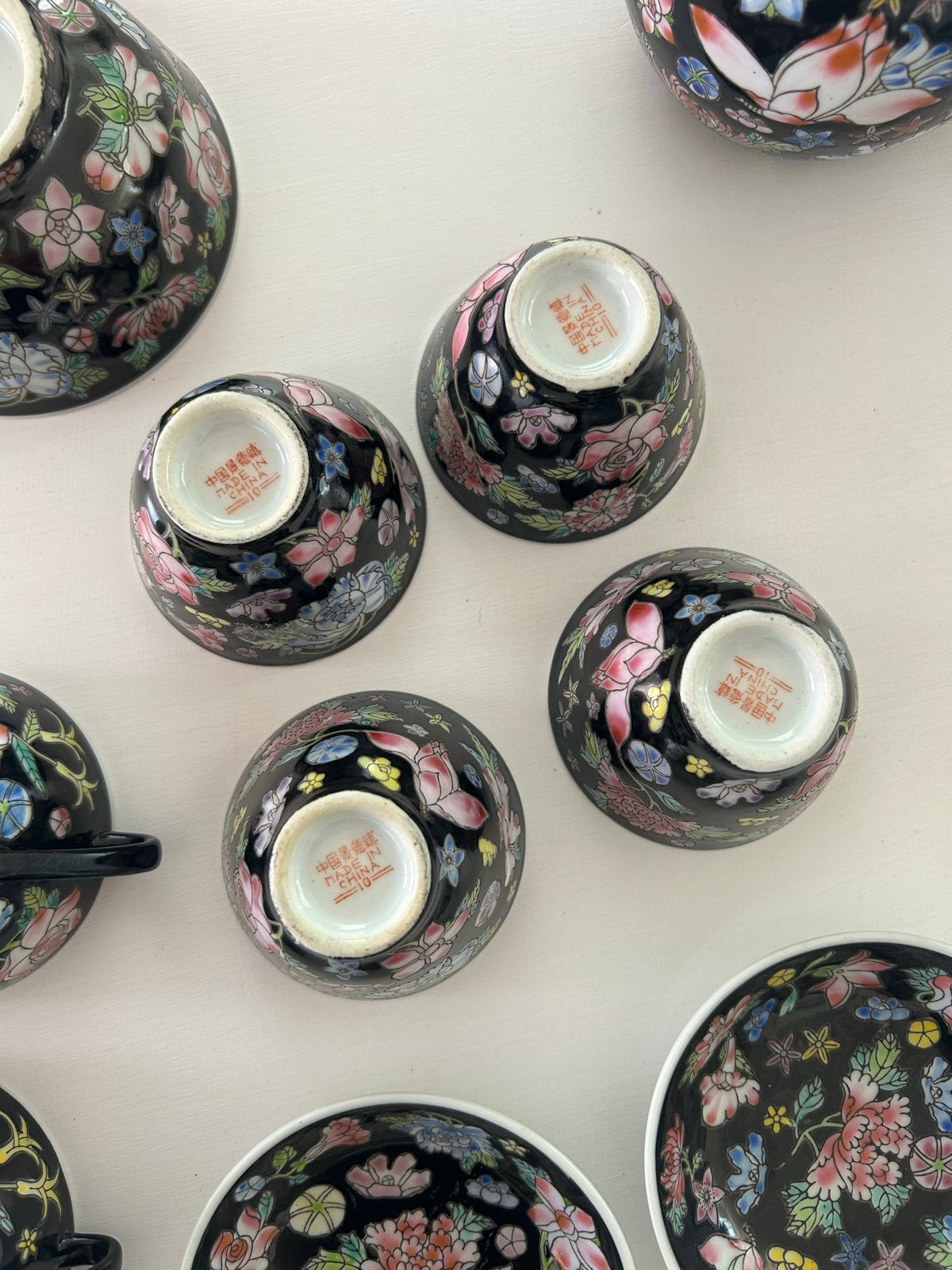 Chinees theeservies Famille Noire Millefleurs, Antiek en Kunst, Ophalen