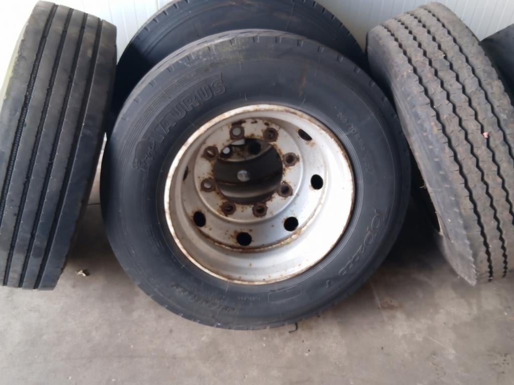 Oplegger banden dubbellucht 265/70/19.5 op velg 5 stuks., Ophalen