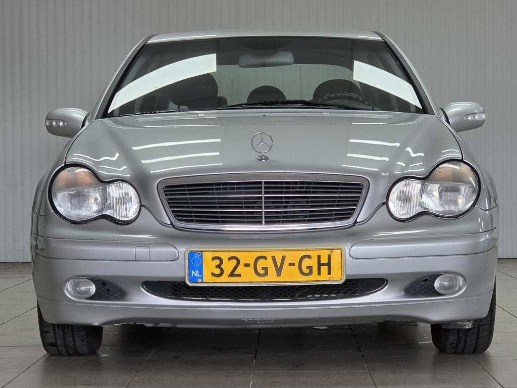 Mercedes-Benz C-Klasse 180 Classic/ N.A.P!/ Trekhaak/ Clima/, Auto's, Oldtimers, 1998 cc, Zwart, Bedrijf, Handgeschakeld