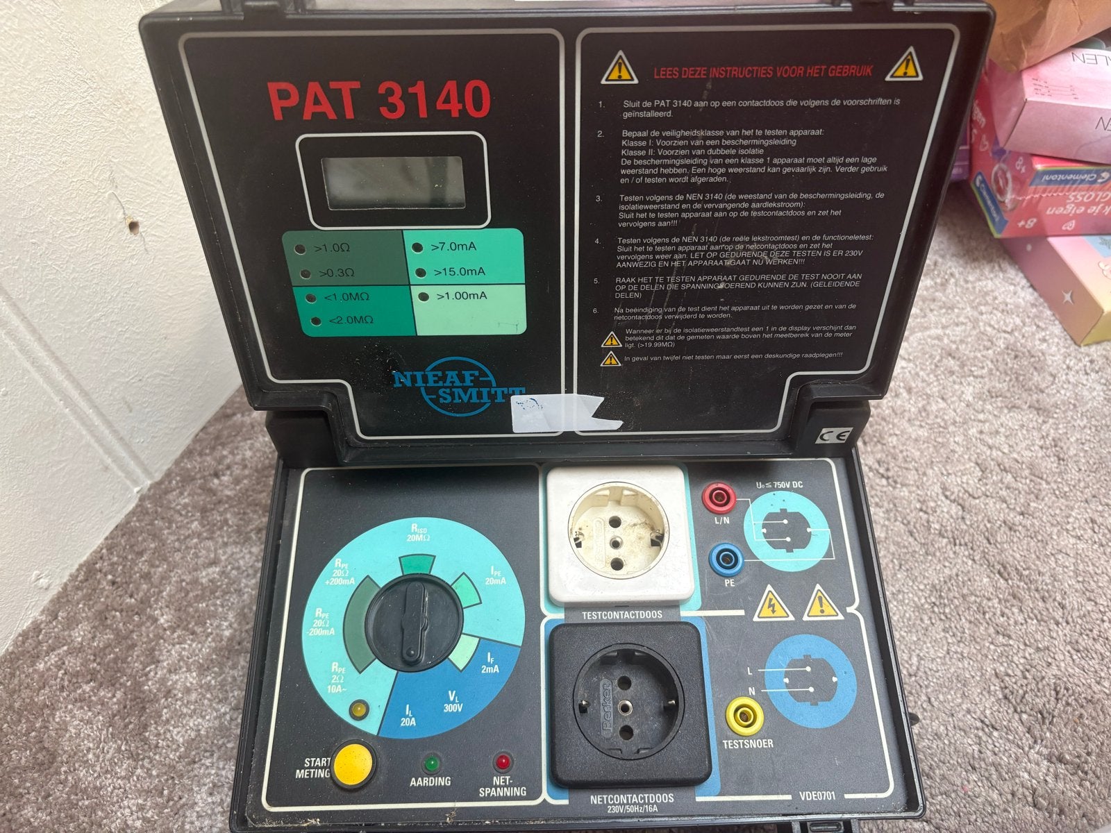 Nieuwe Nieaf-Smitt PAT 3140 Elektrische Tester, Doe-het-zelf en Verbouw, Meetapparatuur, Ophalen of Verzenden, Gebruikt, Elektriciteit