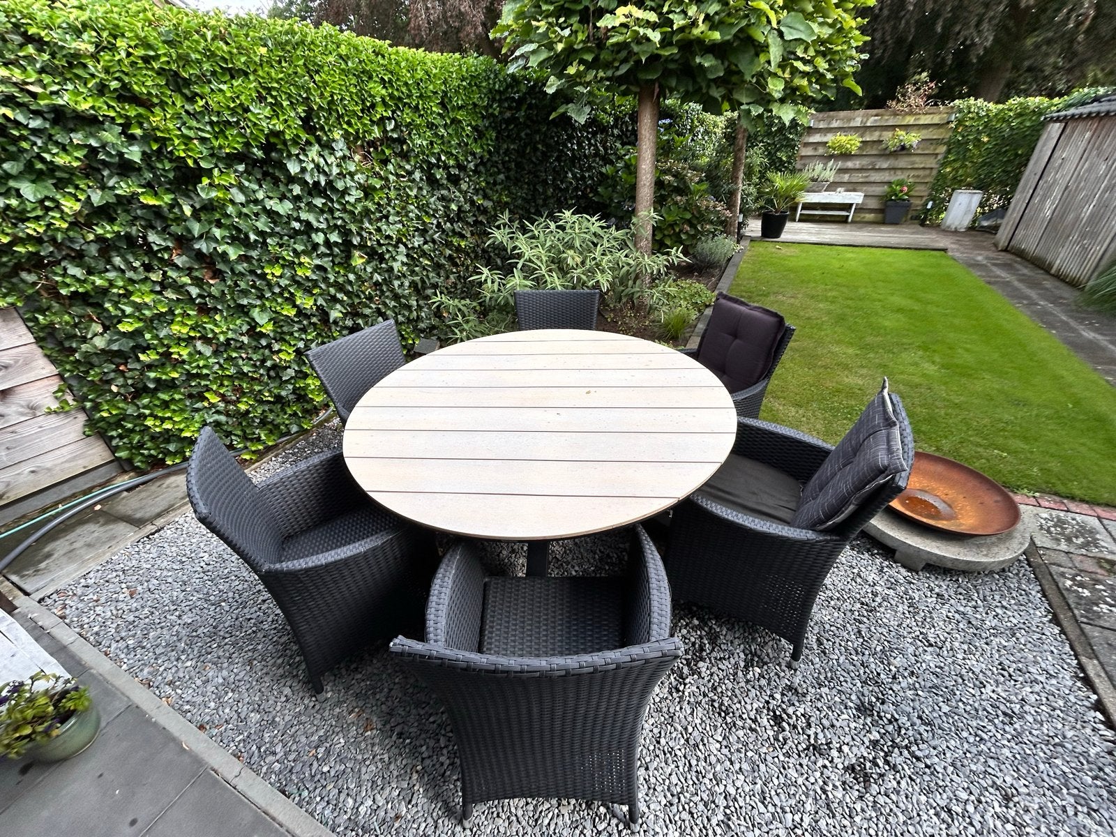 Ronde polywood tuintafel 150cm met 6 stoelen en kussens, Ophalen, Eettafel, 6 zitplaatsen, Aluminium