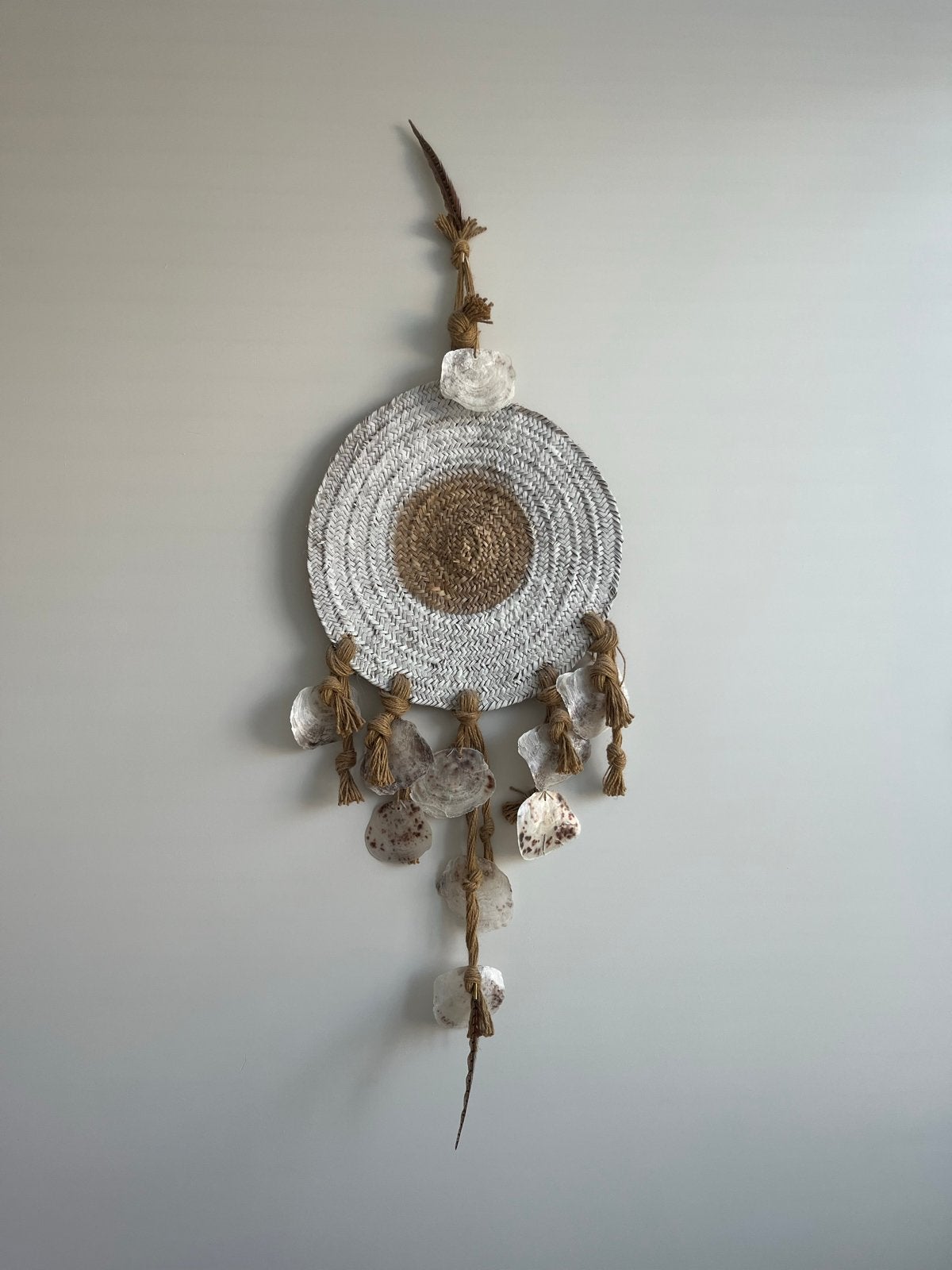 Boho wanddecoratie met schelpen en veren, Huis en Inrichting, Woonaccessoires | Overige, Ophalen, Meerkleurig, Boho, Zo goed als nieuw