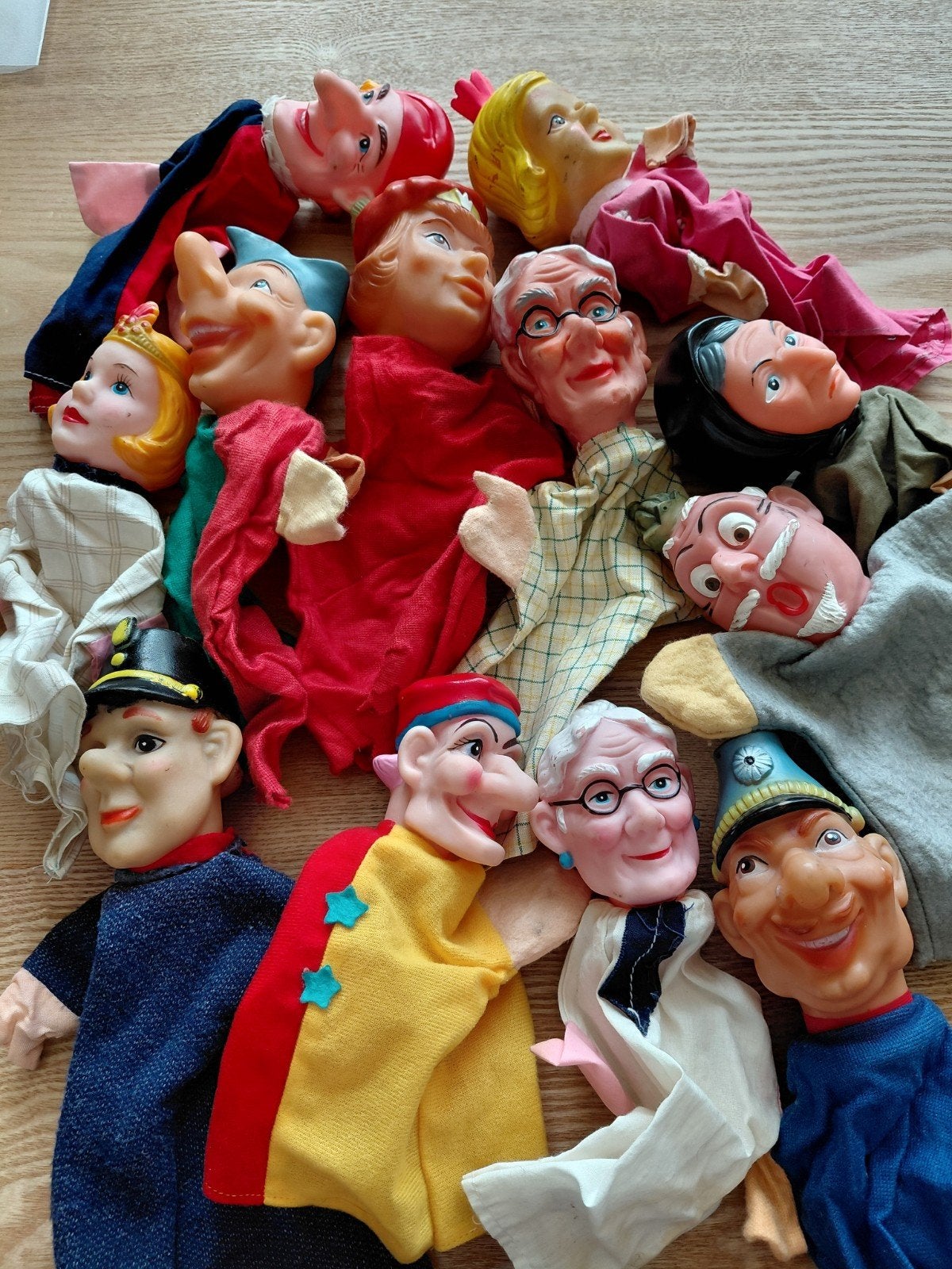 Grote collectie handpoppen, diverse karakters, Ophalen of Verzenden, Gebruikt, Overige typen